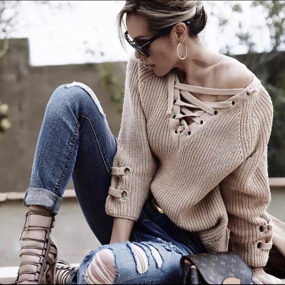 Sweaters - LAST ONE❗️HP🎉 Lace Up Sweater